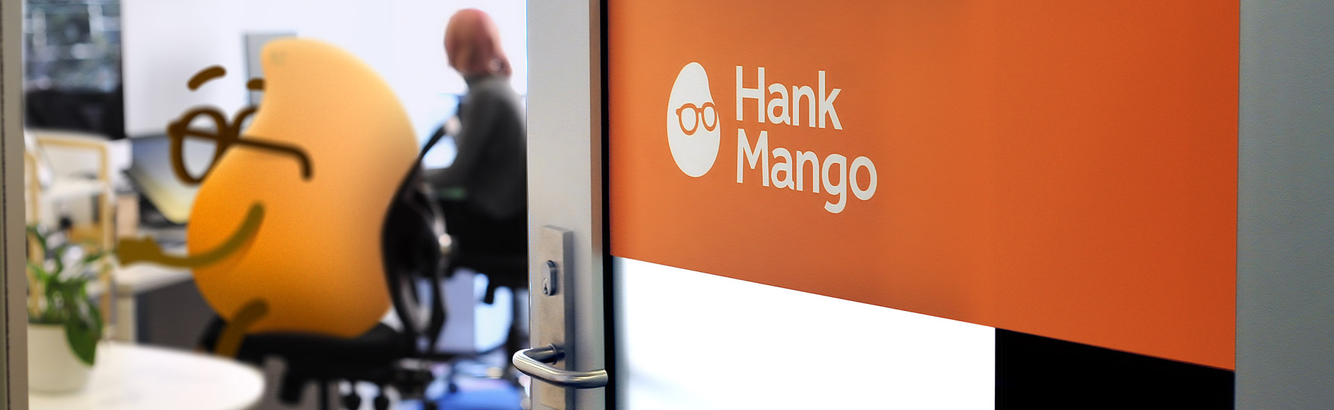 Hank_Mango_Office_SML-3